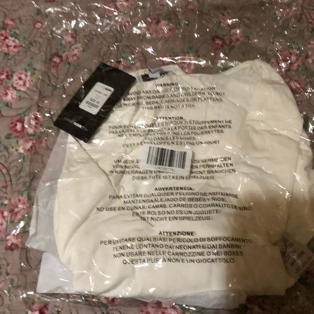 Londyn tee, color ivory,size 1x but it fit like xl